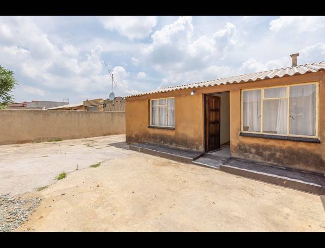 2 bed property to rent in MEADOWLANDS EAST ZONE 2